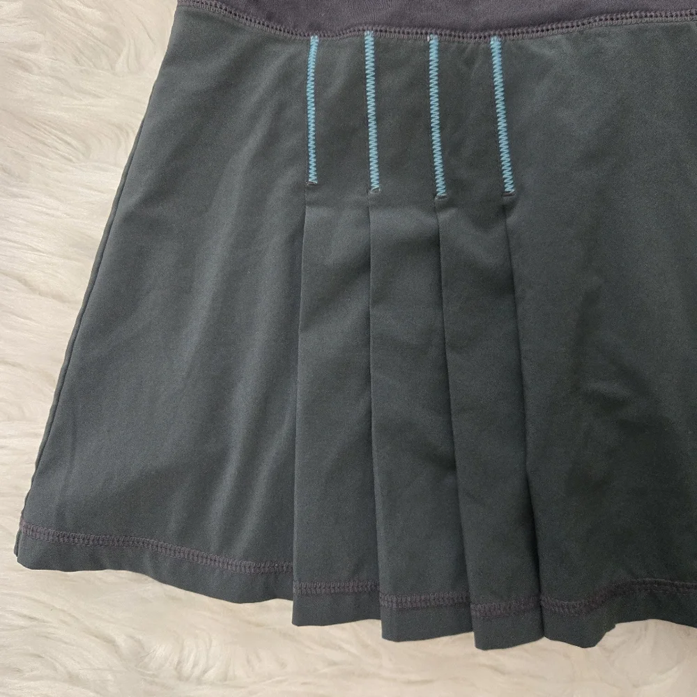 ATHLETA Second Wind Skort Size S Skirt Gray Pleats Pull On‎ Zip Pocket Stretchy